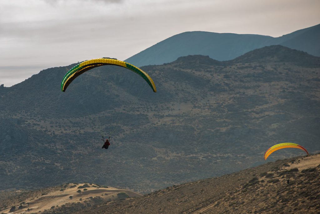 Parapente sobre la cordillera de la costa