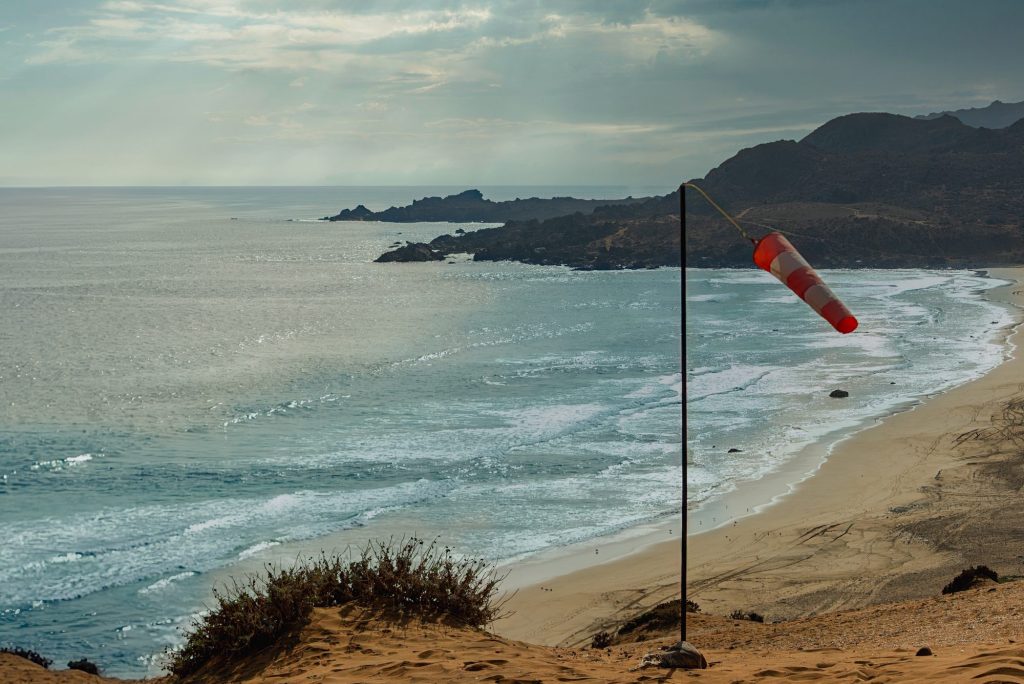 Manga de viento en la playa de Caleta Los Hornos